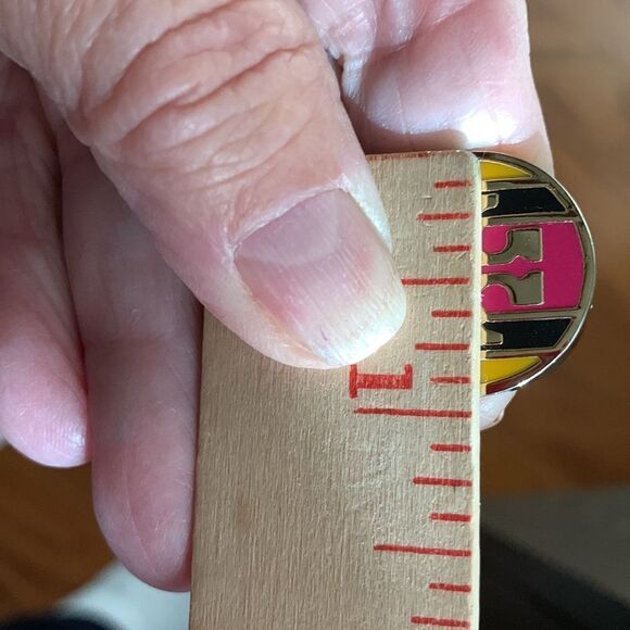 Chunky goldtone Size 8.5 costume ring.  Definitely a statement piece - Picture 6 of 9